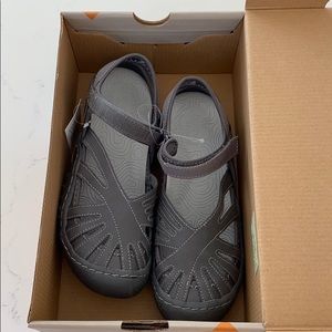 NWT JSport by Jambu Grey Sandals